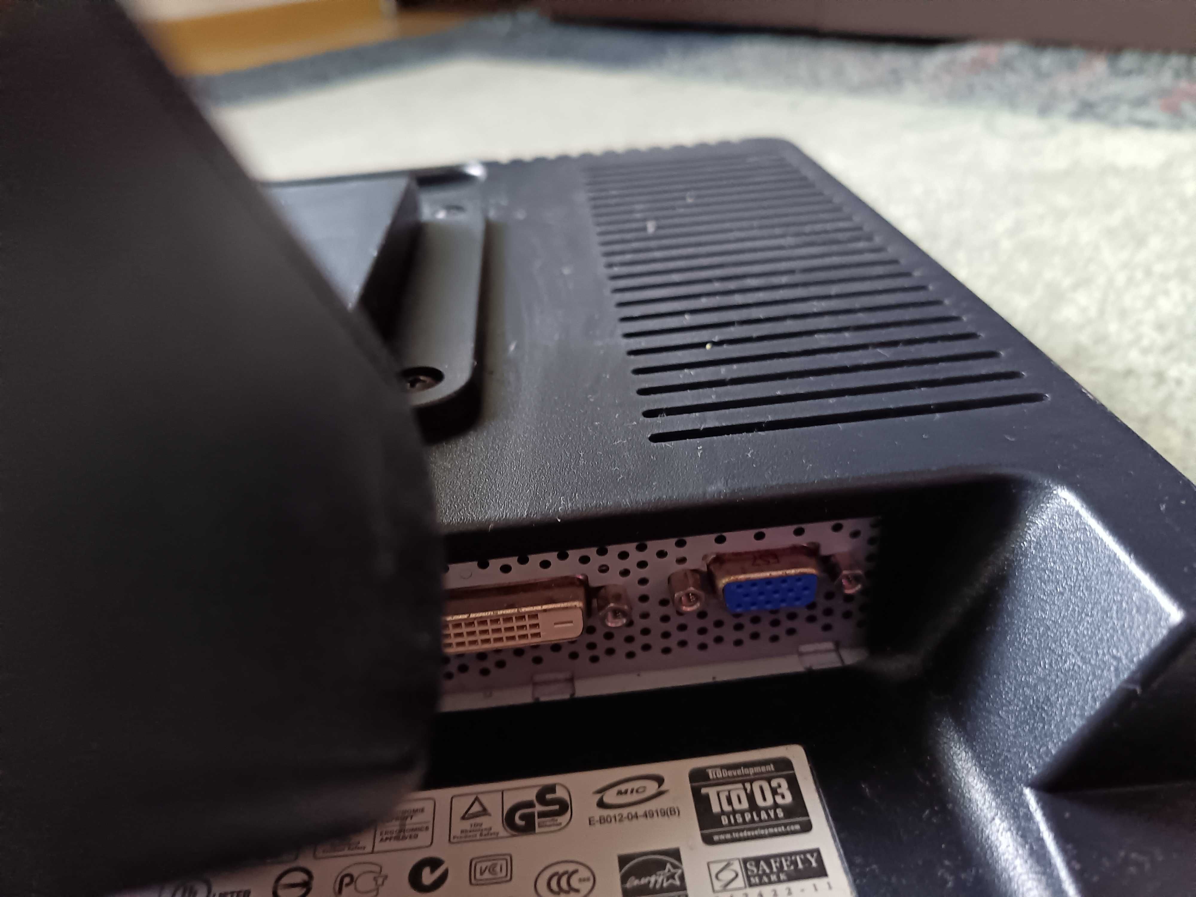 Продавам монитор HP 1740