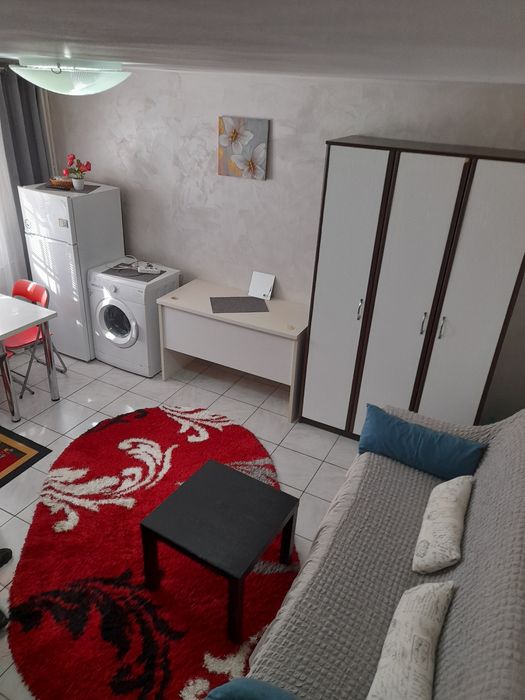 Titan la 3 minute de metrou 1Decembrie garsoniera dubla în vila