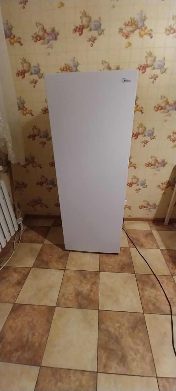Продам морозильник Midea