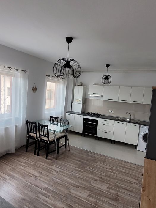 Propietar, inchiriez 2 camere cu loc de parcare în zona Coresi