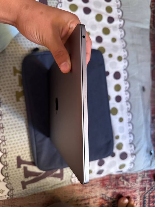 Macbook pro M1 8/256  holati idyal yangi