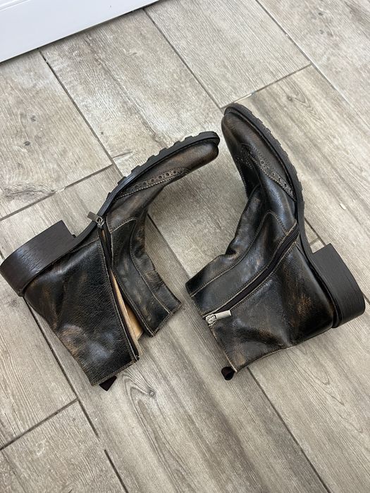 Vând ghete de piele maro.