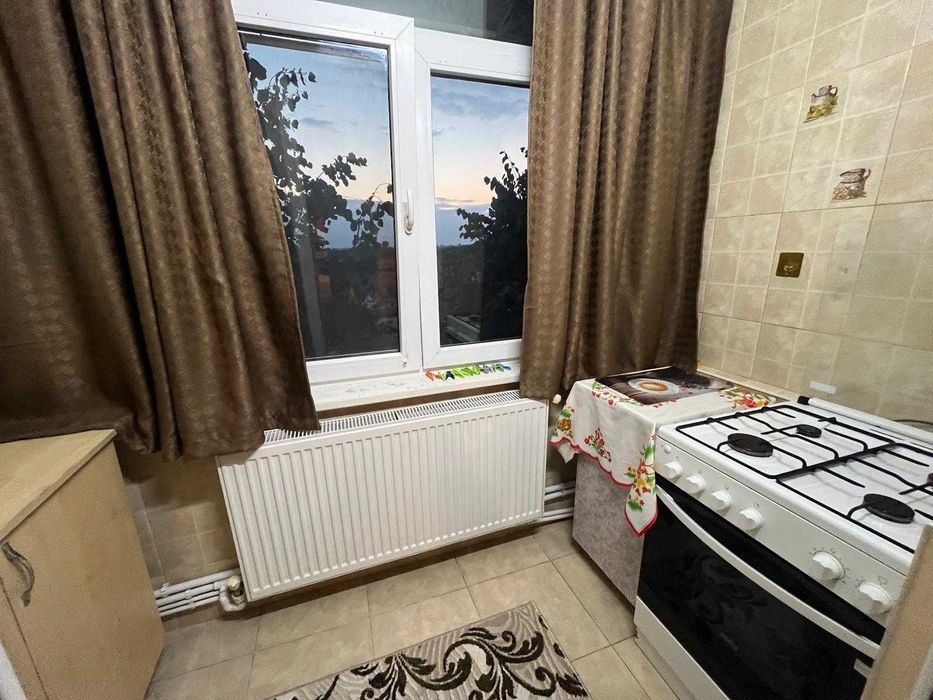 Inchiriez apartament cu 3 camere