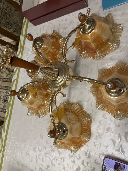 Продам люстру 5 рожковую