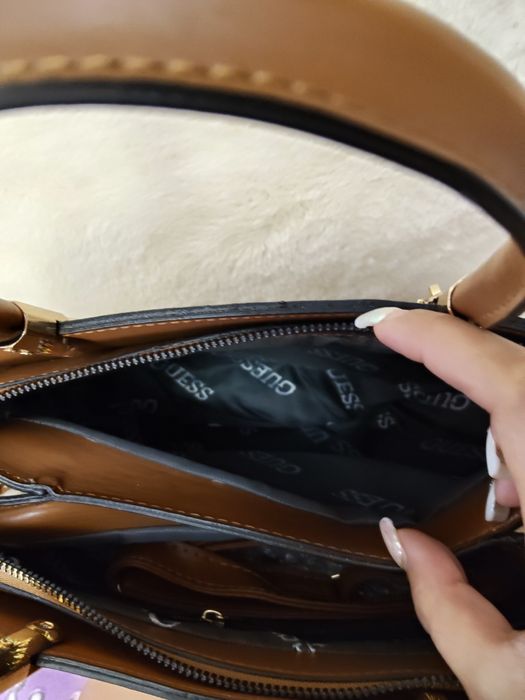 Gentuță Guess nouă