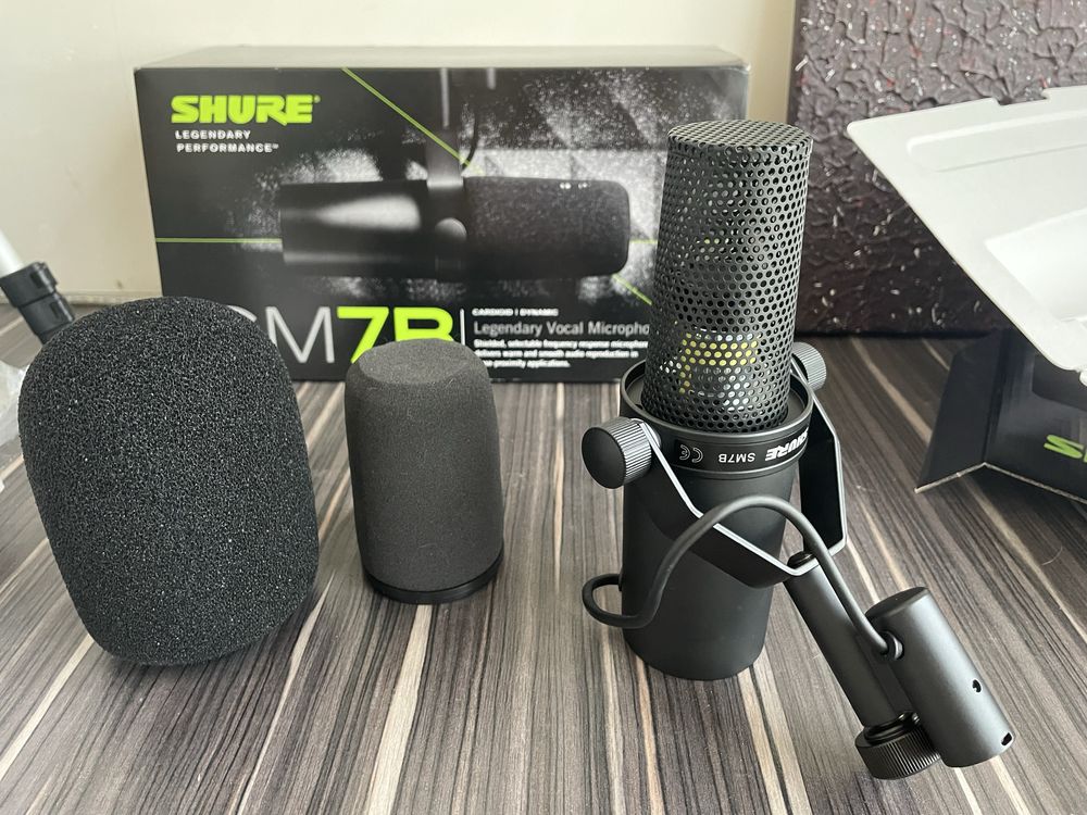 Продается микрофон Shure SM7B