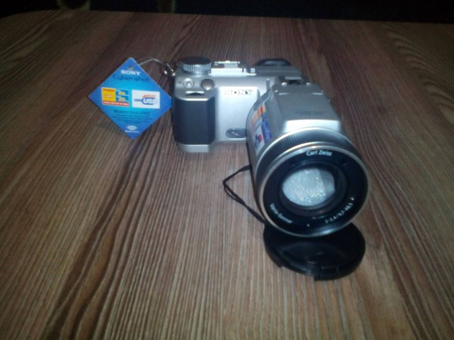 Срочно продам Сони F717