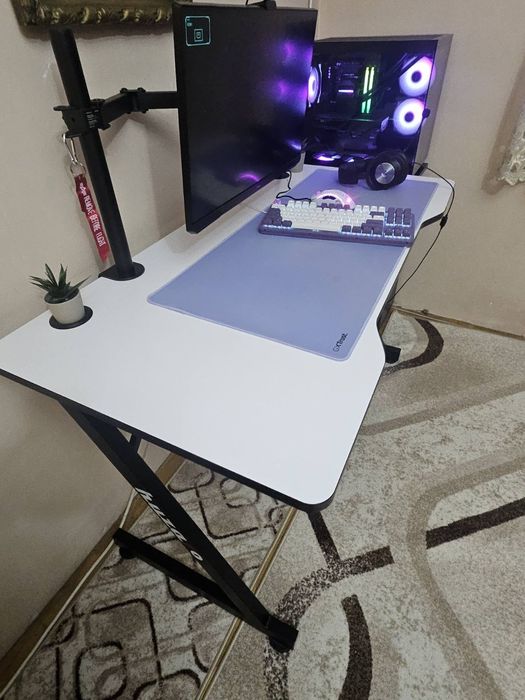 Huzaro геймърско бюро(ново)