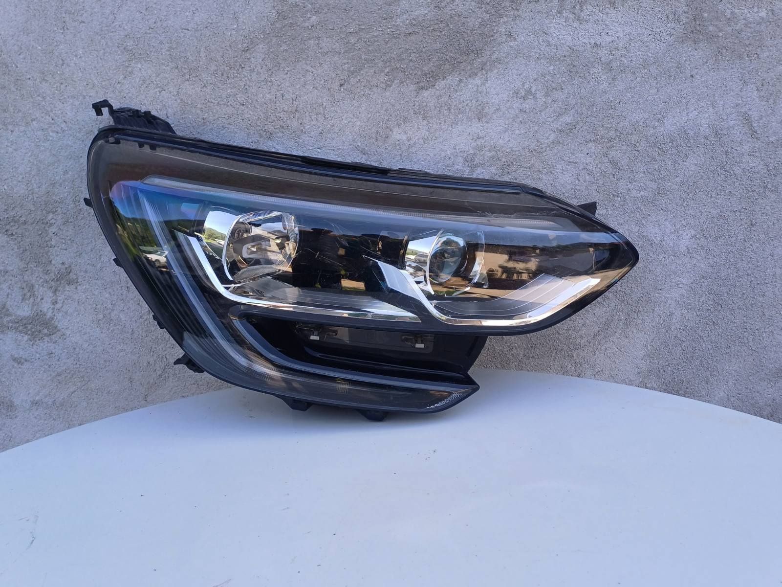 Десен фар за Renault Megane lV