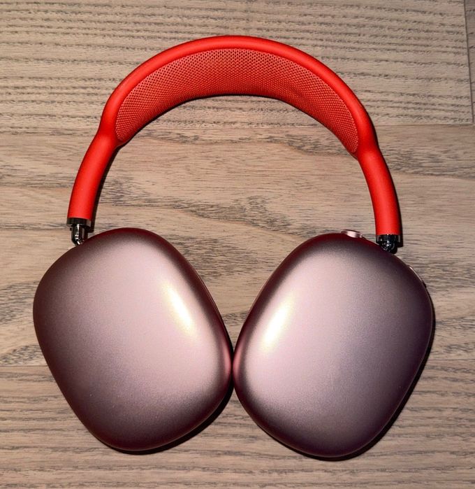 AirPods Max with Smart Case
Pink with Red Headband
