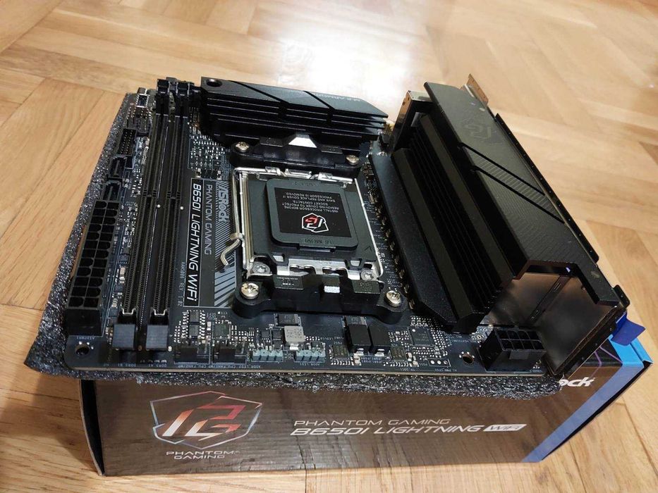 AMD Ryzen 5 9600X + AsRock B650I Lightning Wi-Fi  (НОВИ)
