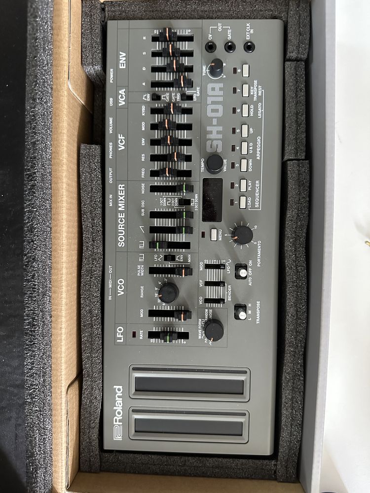 Sintetizator Roland SH-01A - Sunet clasic, performanță modernă