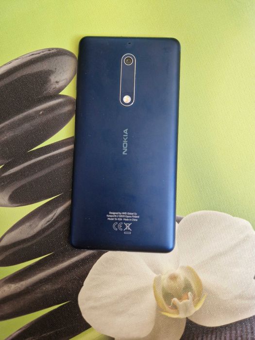Nokia 5 + SD Card 32GB