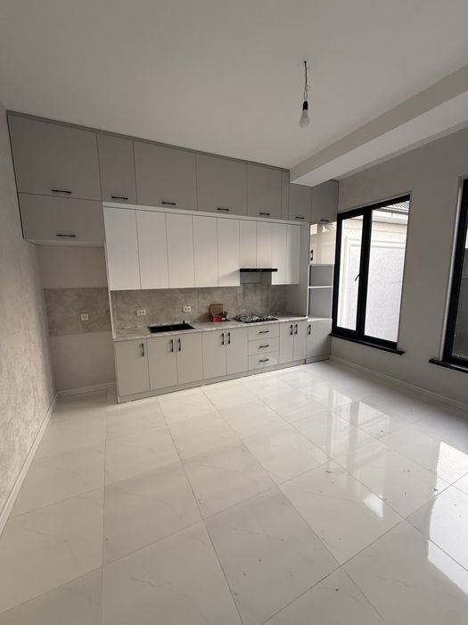 Uchaska Sergile Yuqori Darhon 1.7 sotix 5 ta xona + oshxona Evro remot