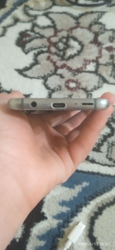 Samsug s9+ pul zarur  aybi ekran singan kinopkani bitasi yoʻqolib qolg
