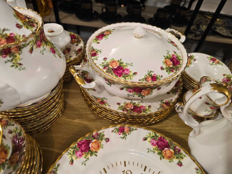 140 части !Royal Albert – Old Country Roses!
140 части  24K позлата !