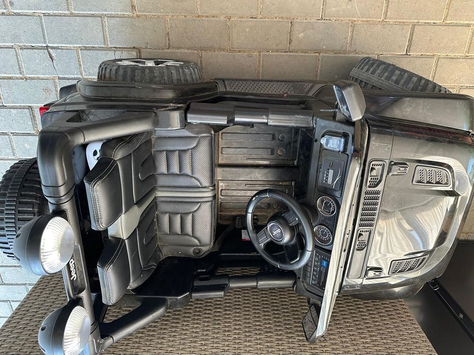 Masinuta electrica copii Jeep