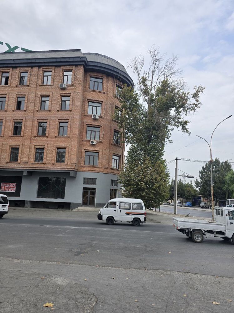 Farg’ona shahar urguza ko’z klinikasida oldida 5 qavatli binoning 1