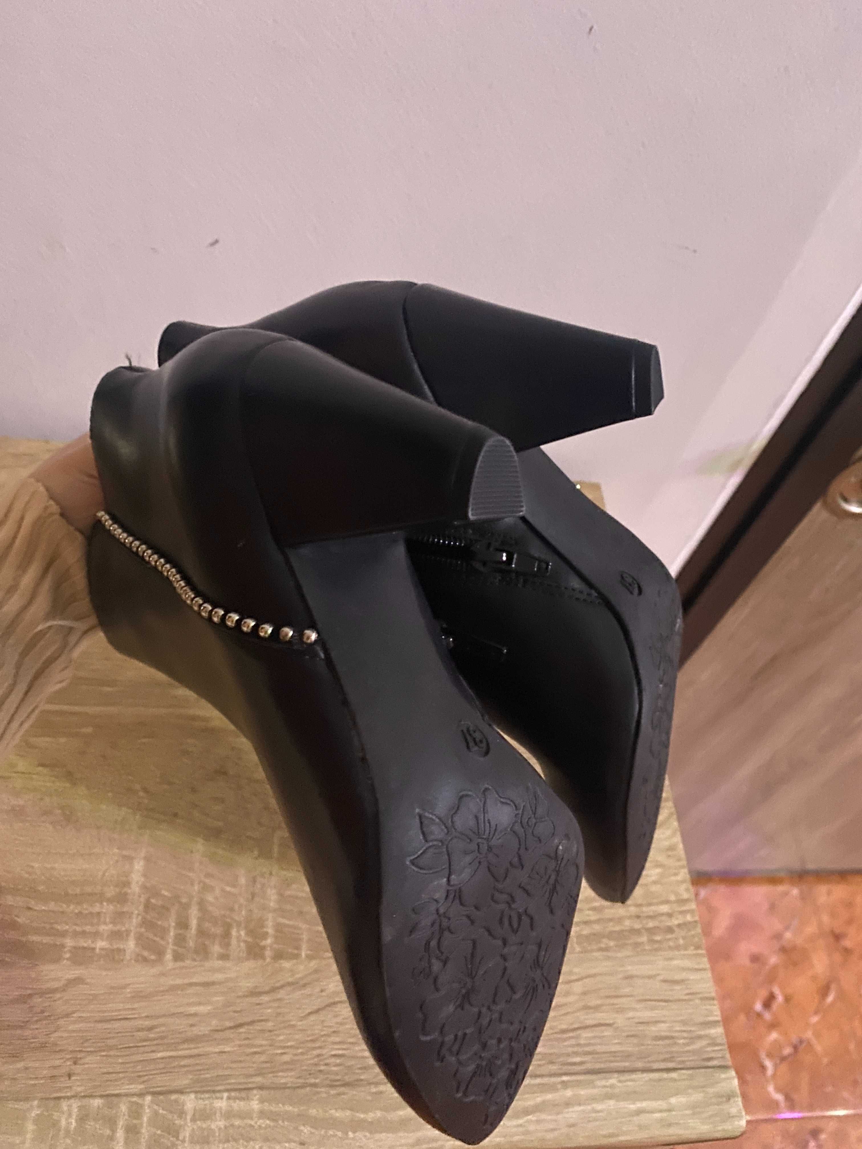 Botine cizme negre elegante toc lat noi marime 37