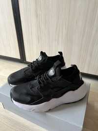 Nike Huarache черно с бяло!