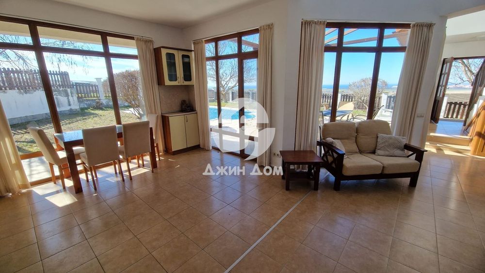 Двуетажна къща с БАСЕЙН и ПАРКОМЯСТО във к-с „Винеярдс Резорт“, Ахелой