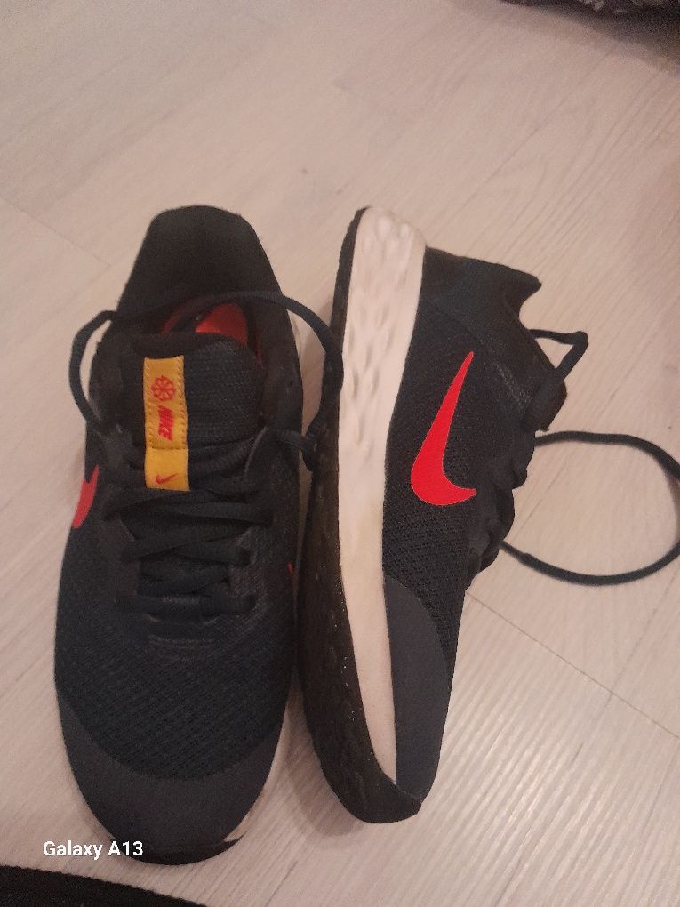 Pantofi sport Nike, marimea 36