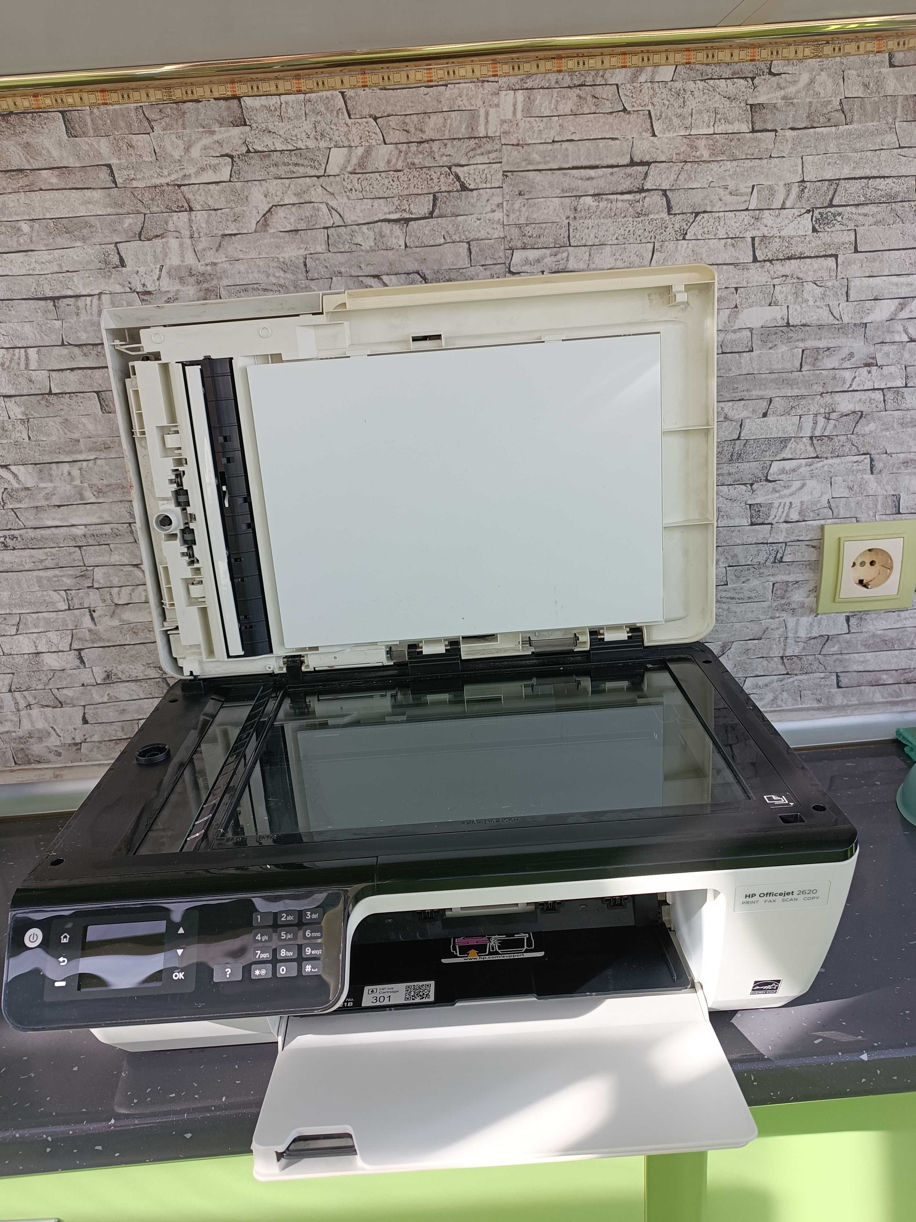 Imprimantă HP Officejet 2620 All-in-One Printer, Scanner, Copier & Fax