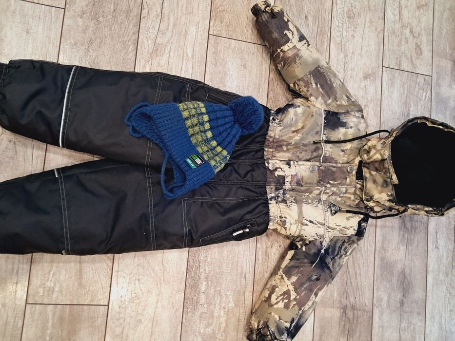 Продам комбинезон на мальчика.