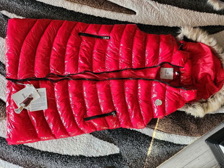 Елек тип Пухенка на Moncler