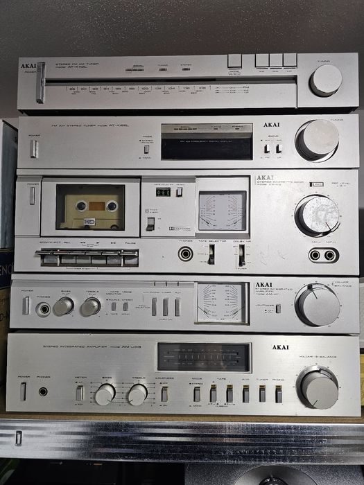 Akai, Technics, Sansui..