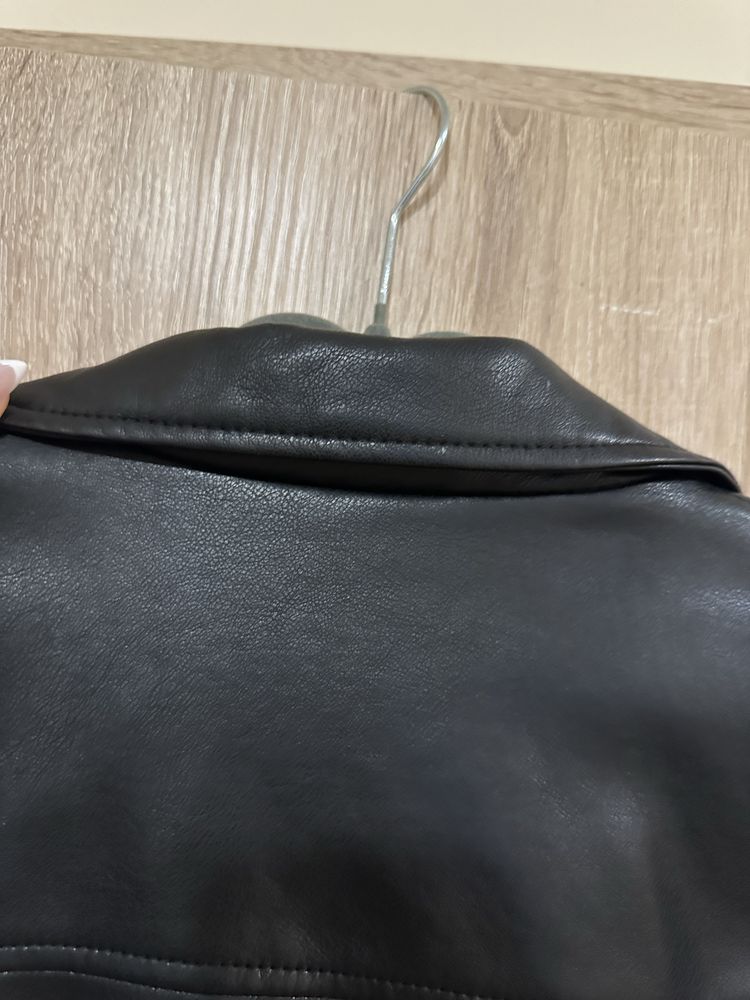 Черно кожено яке