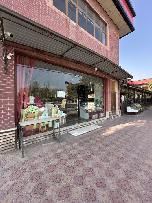 Ахангаран 8 соток (магазин,кафе, миллий таомлар,vip зона 9 комнат)