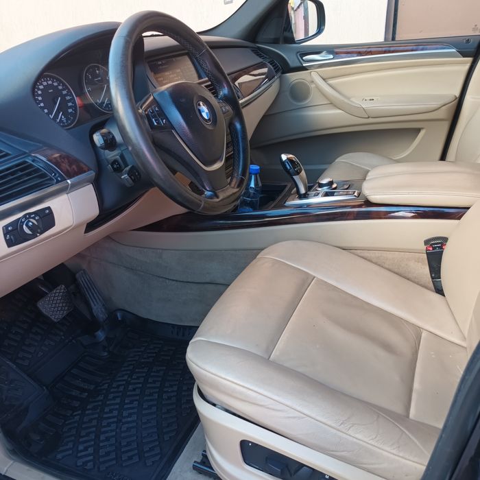 BMW X5 2008 година