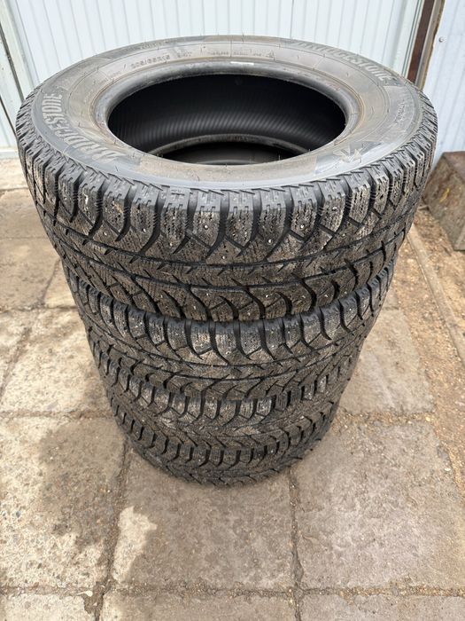Зимние шины Bridgestone 205/65 R15 на Ниву,Toyota,Hyundai,Audi,Nissan