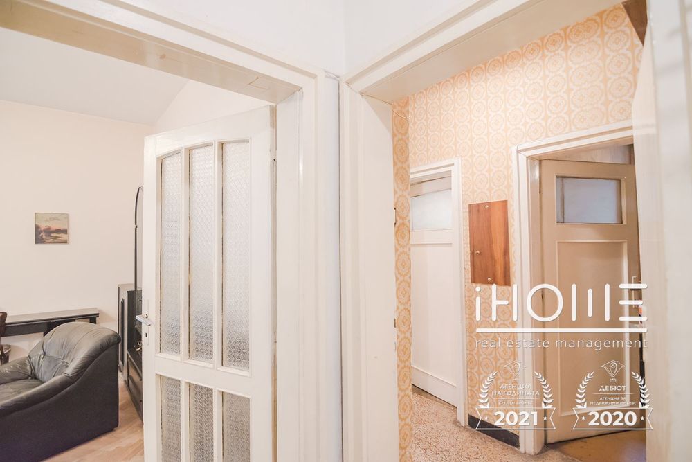 Продава се Тристаен апартамент в София, Център - 100 кв.м за 2700 €/кв.м - Снимка #2