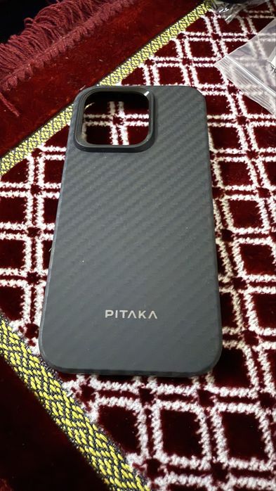 Чехол от Pitaka на iPhone 15 Pro