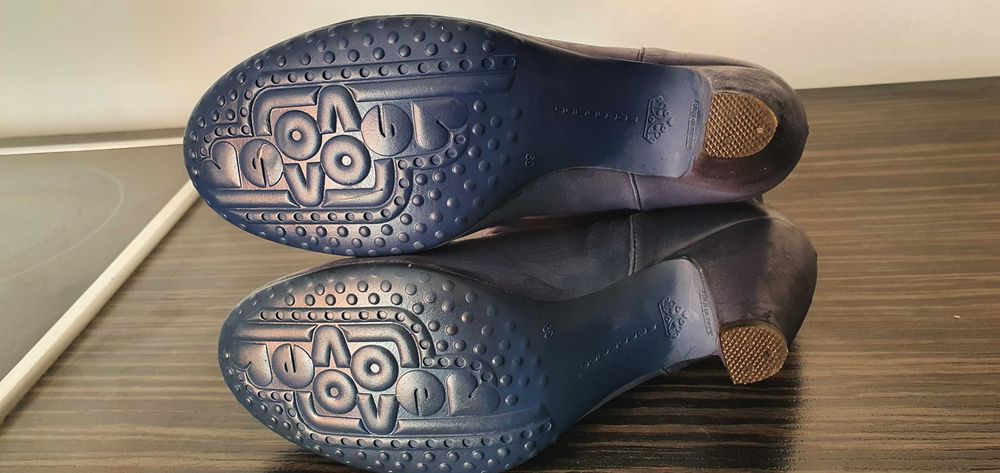 Vand cizme 39 din piele made in Italy