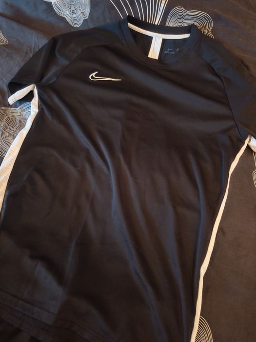 Спортен екип на Nike