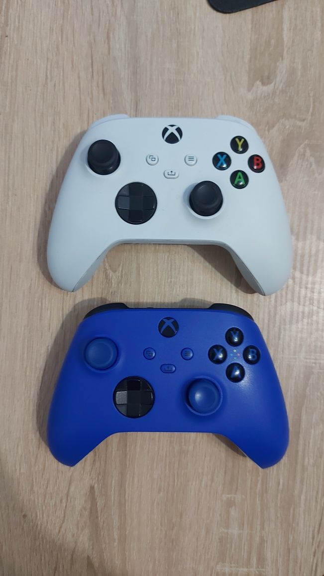 Consolă Xbox Series S + un controller