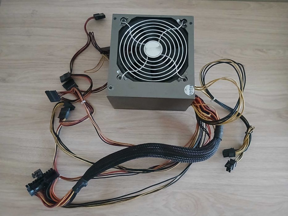 Продам блок питания Huntkey 500 W