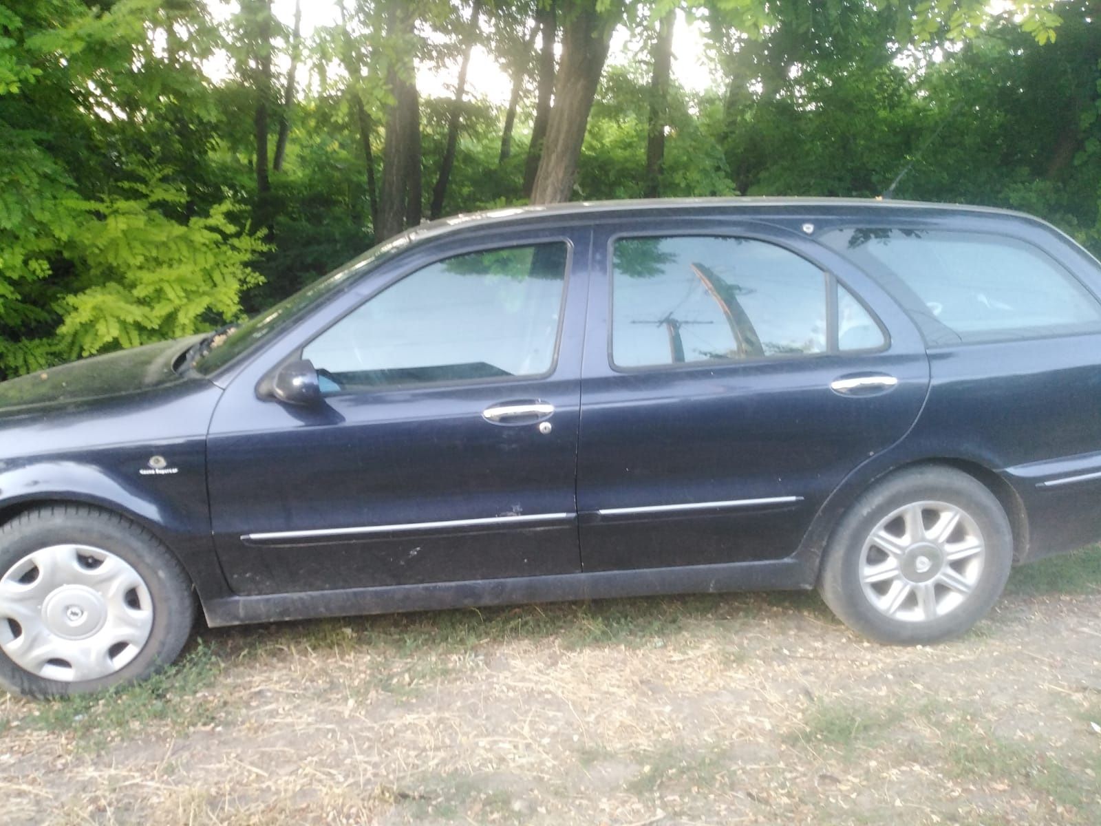 Vând autoturism pentru dezmembrare