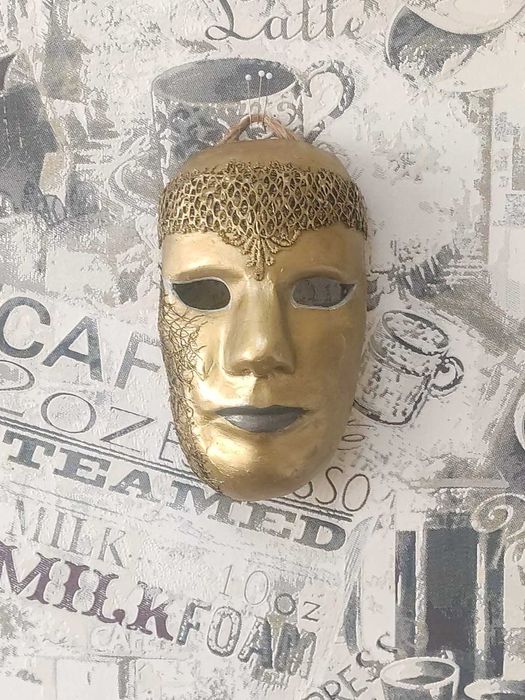 Маску интерьерную продам недорого