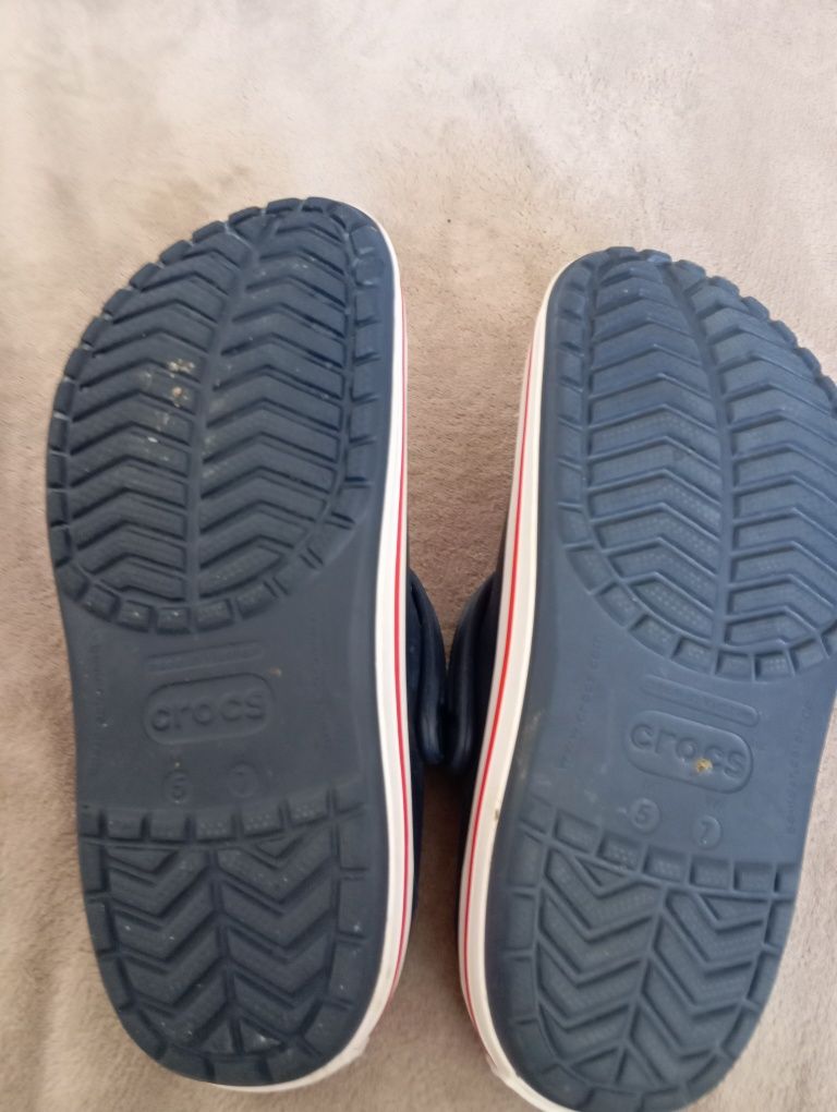 Saboti Crocs , mărimea M 5 W 7