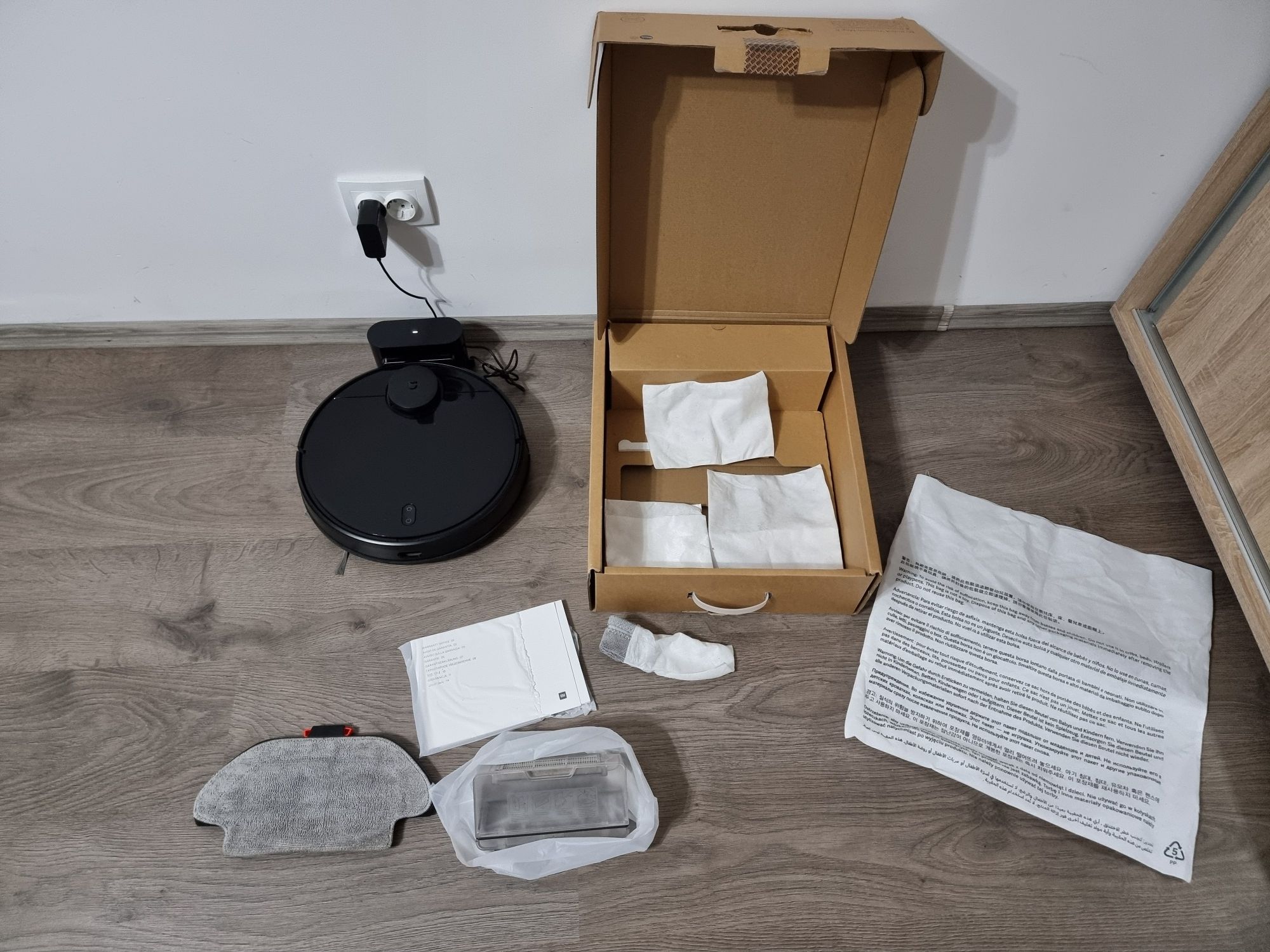 Aspirator robot Xiaomi Mi Robot Vacuum Mop Pro - FullBox