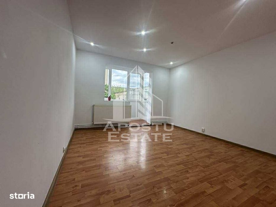 Apartament cu 2 camere, semidecomandat, etajul 2, centrala proprie