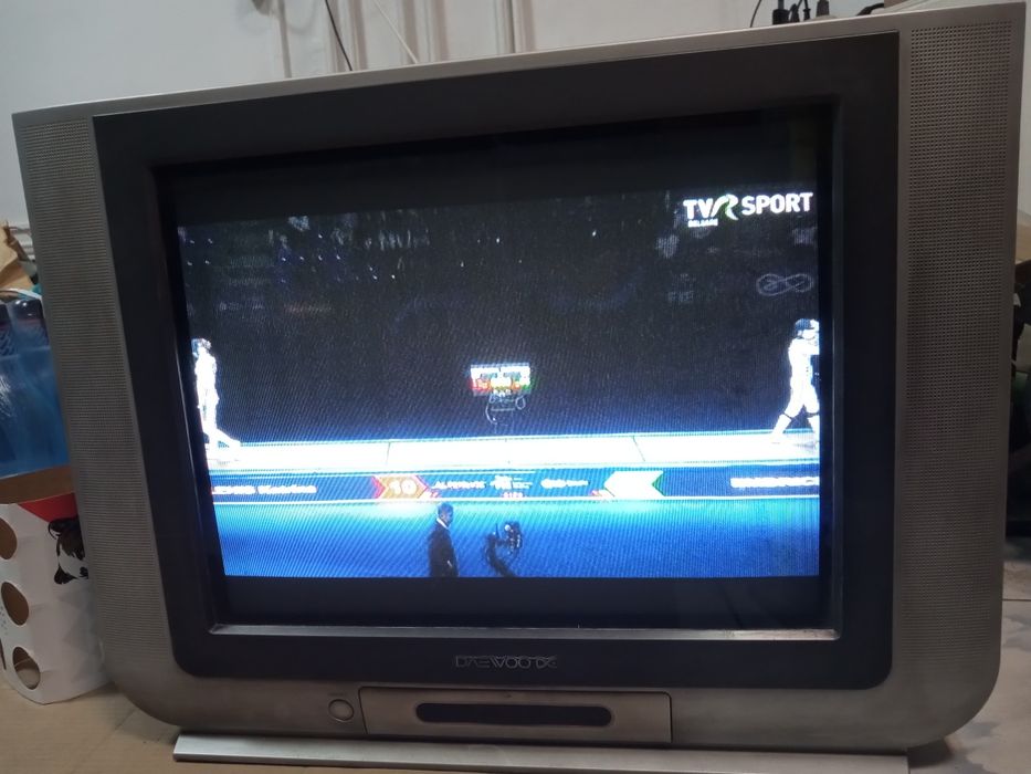Televizor cu tub 54 cm