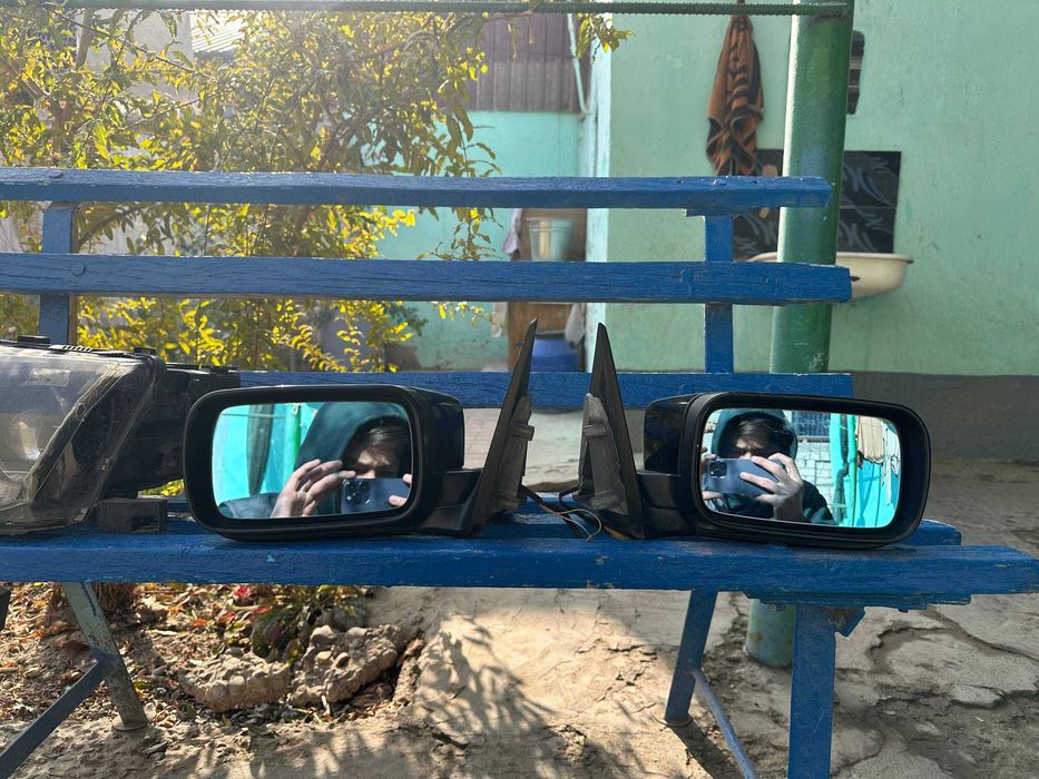 Продаются Фары на бмв и боковушки