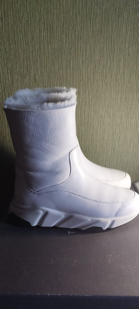 Продам сапоги зимние-угги,кожа,размер 37