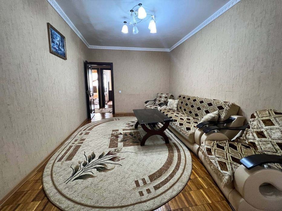 Срочный сдаётся квартира шайхонтохур район навоий Коча 3 комнита