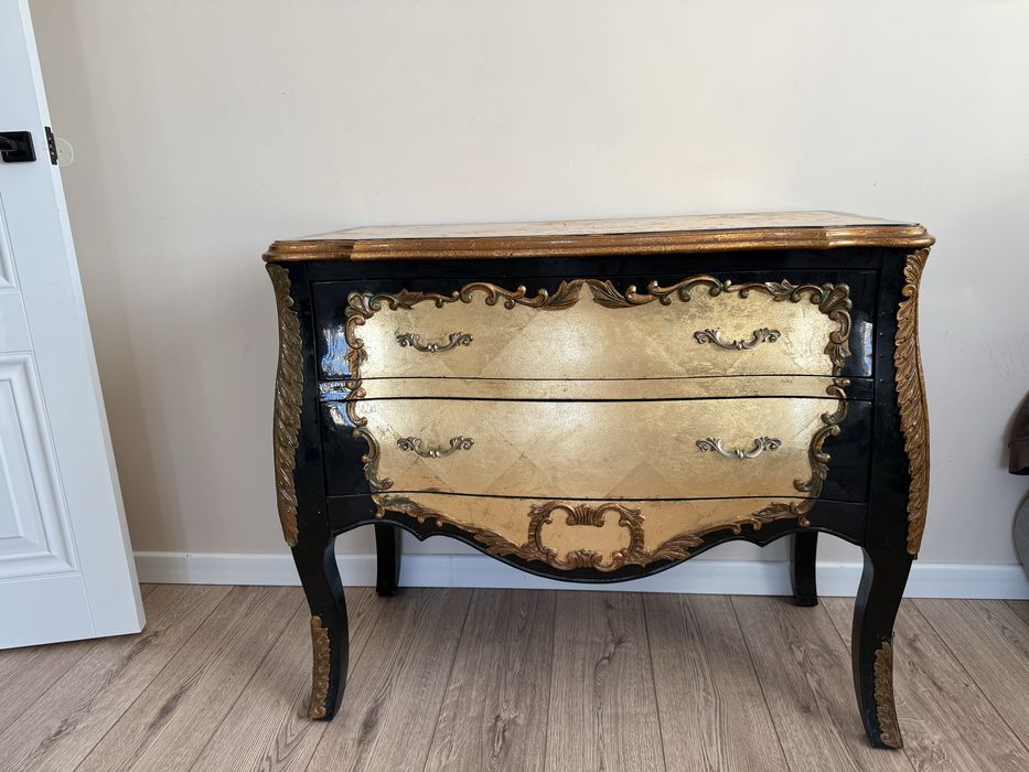 Продам комод в хорошем состоянии, полки рабочие, каяество супер, винта